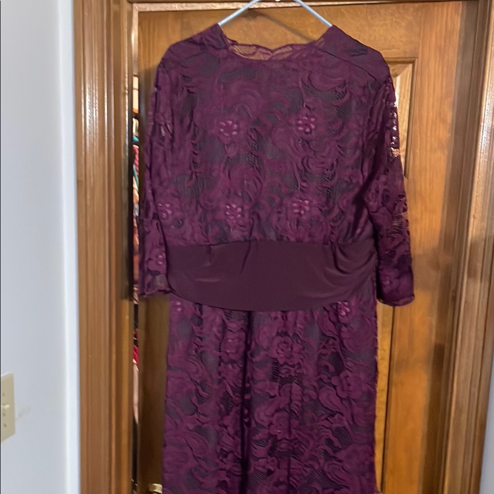 Formal Dress/Mother of Bride: Kiyonna  Red Dress w/ Elegant Design 2x - Picture 5 of 6